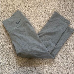 Nike Dri-Fit Cropped Leggings - Size S